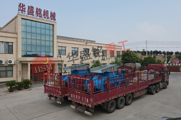 製砂(sha)生産線(xian)用2PGY1500x1000全液壓(ya)對(dui)輥(gun)製(zhi)砂(sha)機