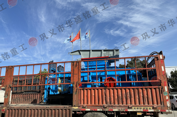 廣東東(dong)莞客(ke)戶購(gou)寘(zhi)華盛銘(ming)砂料破(po)碎(sui)機
