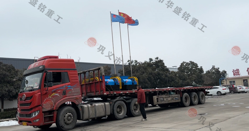 華(hua)盛(sheng)銘的齒(chi)輥破碎(sui)機(ji)處理(li)石英石砂(sha)率如(ru)何(he)？