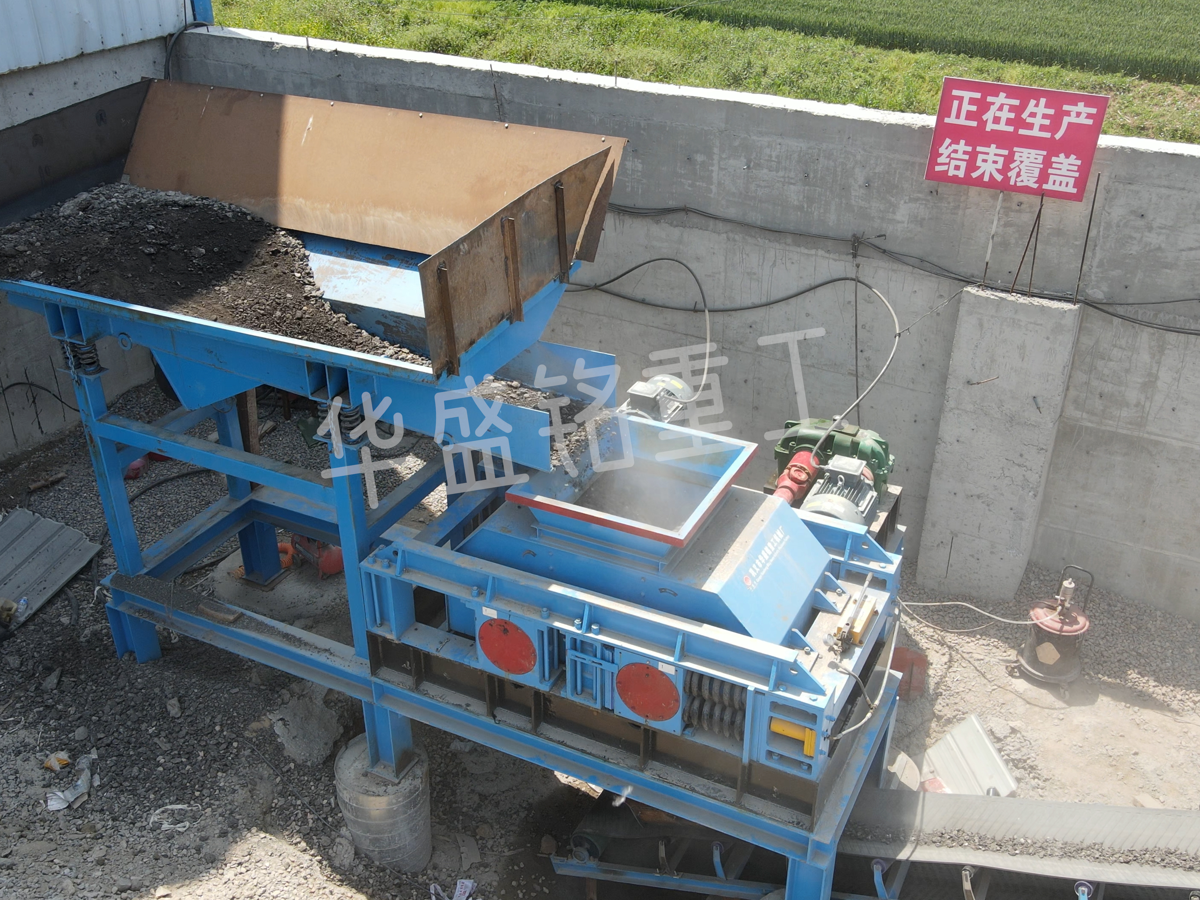 RPA熱再生(sheng)破(po)碎(sui)篩(shai)分(fen)機(ji),瀝青再(zai)生(sheng)料破碎(sui)生(sheng)産(chan)線(xian),瀝(li)青銑(xian)鑤料RAP專(zhuan)用(yong)破(po)碎(sui)機,瀝青雙齒(chi)輥破碎(sui)機(ji) 