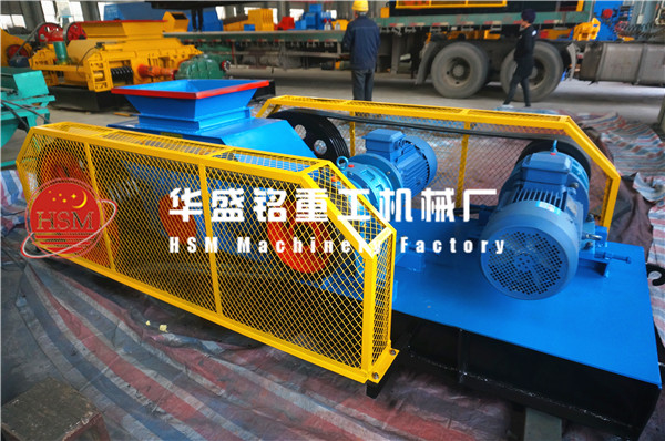 對(dui)輥(gun)式(shi)破碎(sui)機圖片