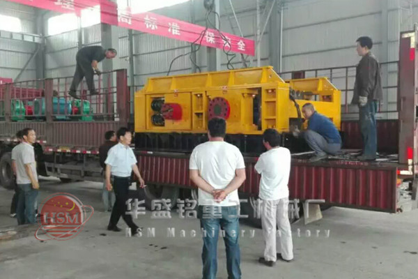 雙(shuang)齒輥破碎機(ji)圖片(pian)