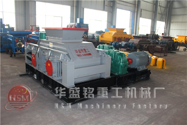 對(dui)輥(gun)式(shi)破(po)碎機(ji)圖(tu)片