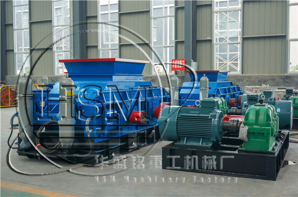 對輥(gun)破碎機(ji)圖(tu)片